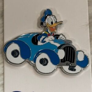 2024 Disney Parks Donald Duck Blue Car Road Trip Pin OE